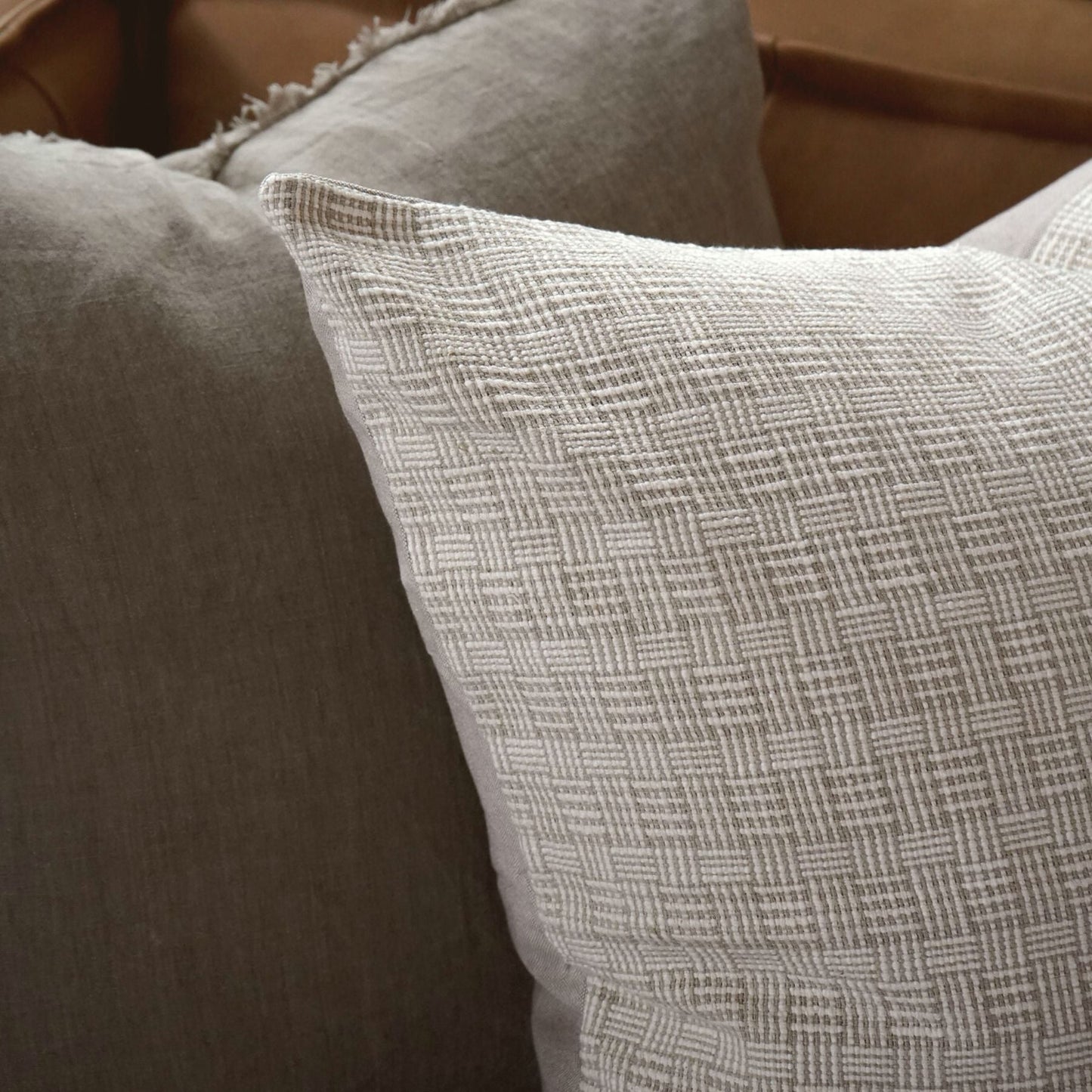 Linen Weave Pillow - LndmarkClub USA