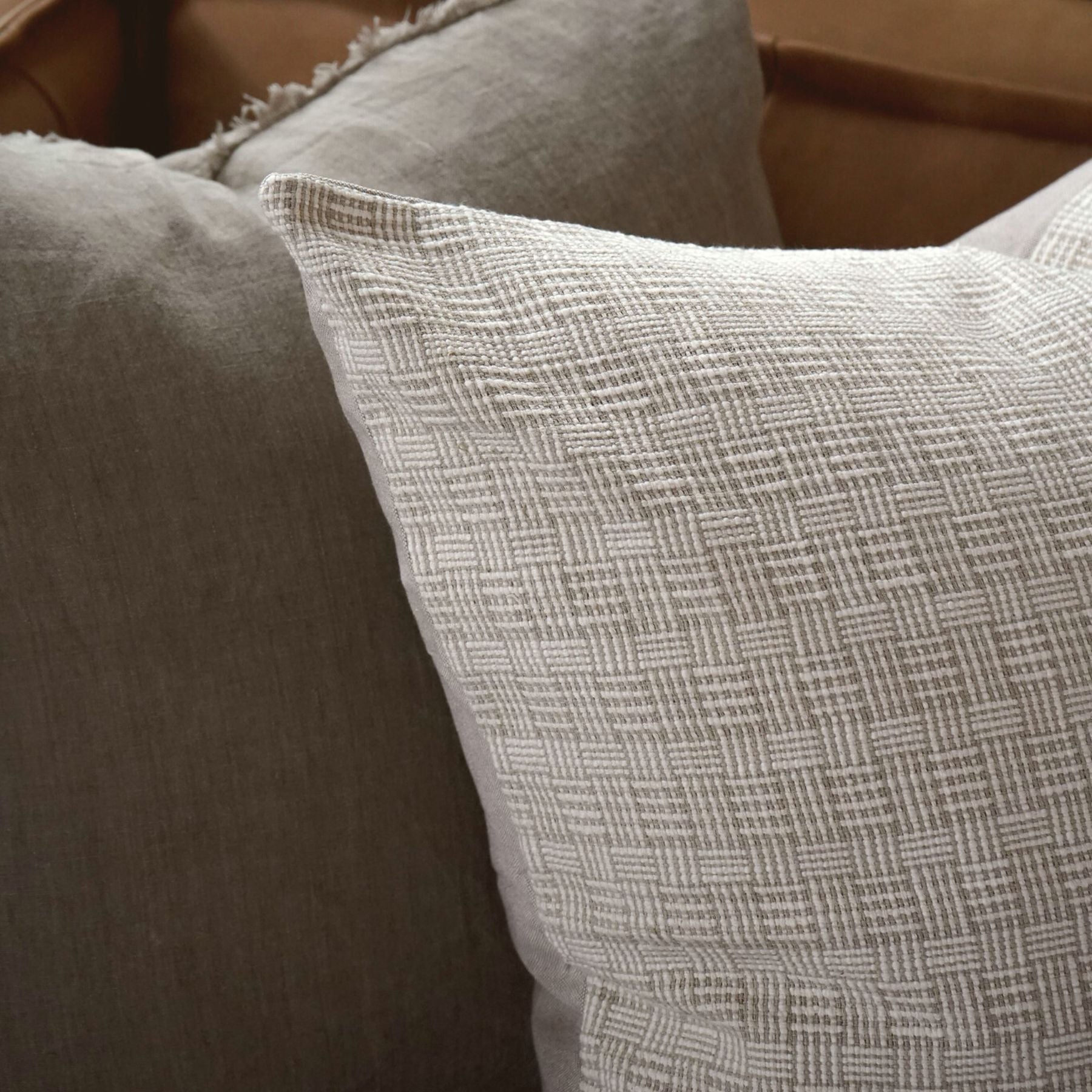 Linen Weave Pillow - LndmarkClub USA